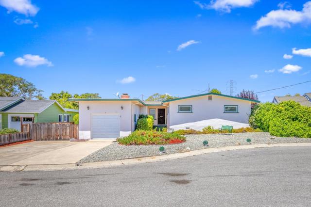 7 Setter Place, Monterey CA: https://media.crmls.org/mediaz/e8f642cd-90ec-49d3-926b-5da1a2bc463c.jpg