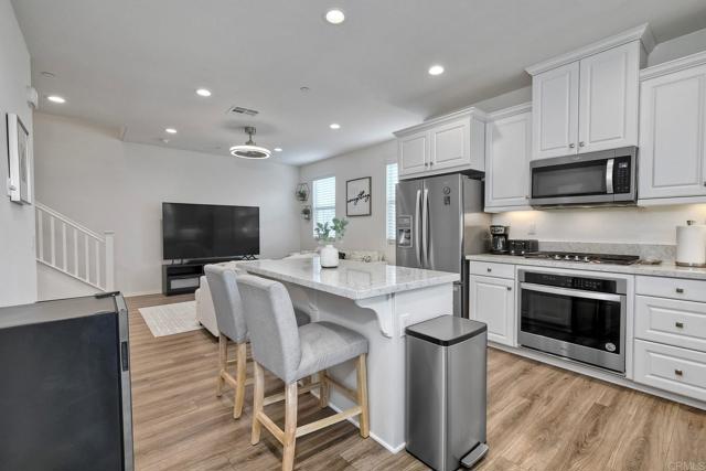 2211 Solara Lane, Vista CA: https://media.crmls.org/mediaz/e8f6b606-c72e-4ed9-9e87-1a1d4ee20d30.jpg