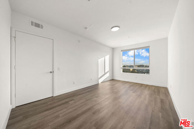 900 S Kenmore Avenue, Los Angeles CA: https://media.crmls.org/mediaz/e8f6b9f0-b6c3-4c22-8d3b-0cb23b9deefa.jpg