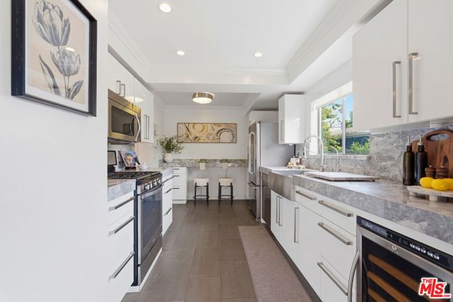 1613 Manning Avenue, A photo 3
