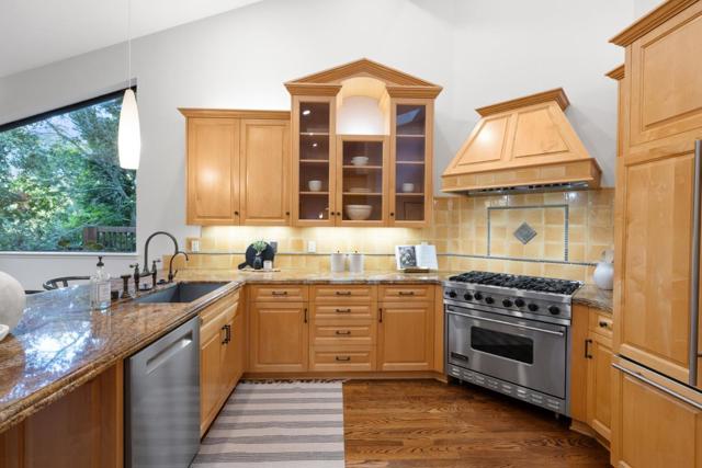 21 Valley Oak Street, Portola Valley CA: https://media.crmls.org/mediaz/e8f75324-204f-4d45-a148-6c9505234ad8.jpg