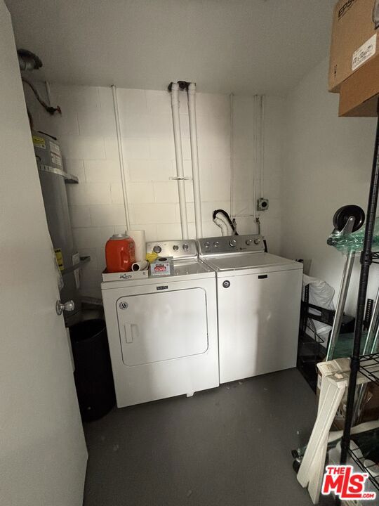 664 Marr Street, Venice CA: https://media.crmls.org/mediaz/e8f79a16-3266-42c0-88d1-f9480d1a1bfc.jpg