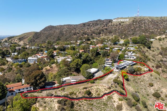 3306 Deronda Drive, Los Angeles CA: https://media.crmls.org/mediaz/e8f82e23-e9d2-4fad-b8f7-aec799a3e06f.jpg