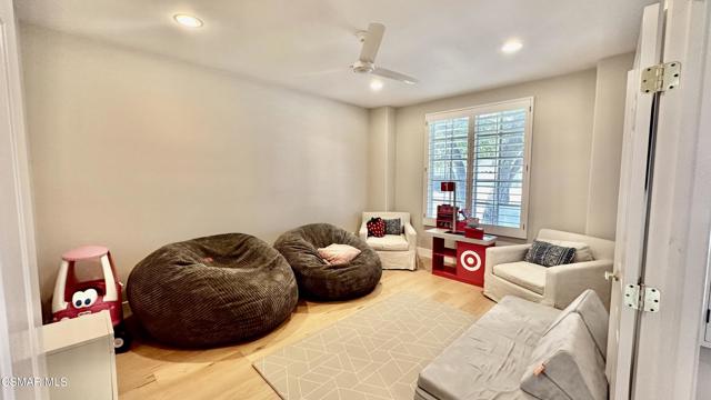 1658 Bushgrove Court, Lake Sherwood CA: https://media.crmls.org/mediaz/e8f83a58-8711-4ac2-ab50-2426e9a38f44.jpg