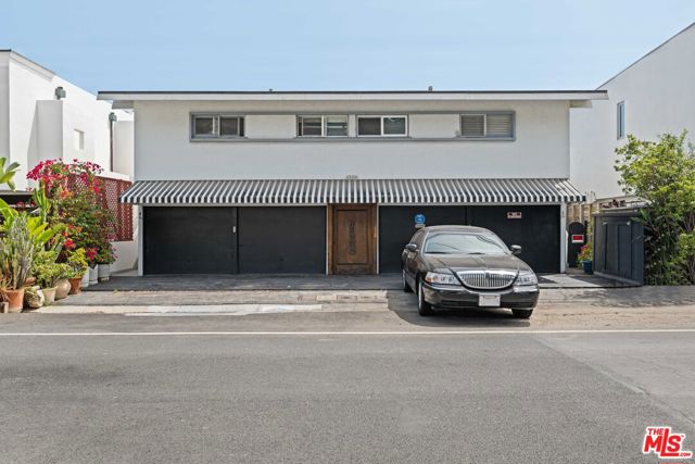 25154 Malibu Rd, Malibu CA: https://media.crmls.org/mediaz/e8f875e9-f4cf-465d-bf51-7835e5180d51.jpg