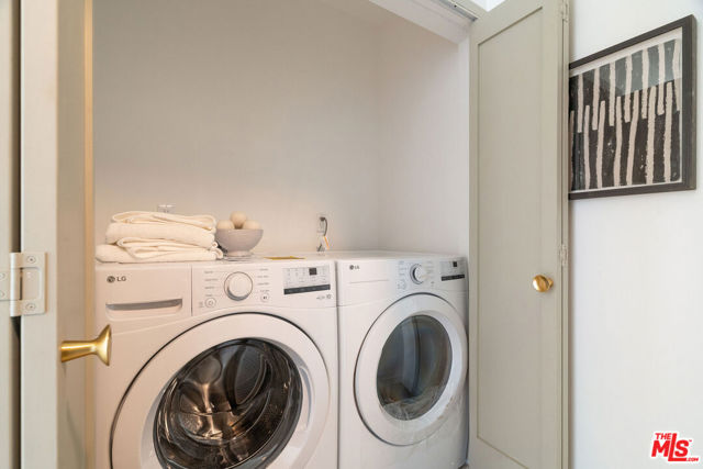 3923 Revere Avenue, Los Angeles CA: https://media.crmls.org/mediaz/e8f8c057-f3f7-4cc3-8f8f-32ff145031ac.jpg