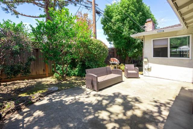 17541756 Plaza Court, Mountain View CA: https://media.crmls.org/mediaz/e8f9379c-4802-493d-ad15-d3b38adb05c0.jpg