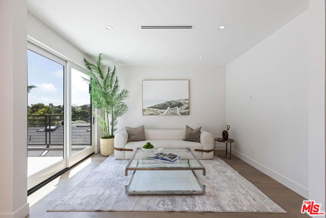 908 Rosecrans Avenue, Manhattan Beach CA: https://media.crmls.org/mediaz/e8f9dfa4-b528-4390-ae56-223b17dd6007.jpg