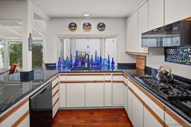 54 Half Moon Bend, Coronado CA: https://media.crmls.org/mediaz/e8f9fa55-e76c-494e-8fbc-80e3ef0f5ad9.jpg