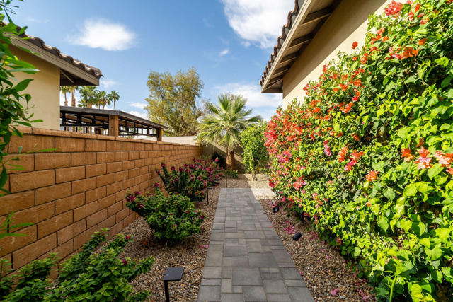 80034 Champions Way, La Quinta CA: https://media.crmls.org/mediaz/e8f9fe89-9d72-493c-8eb4-5e39090b02f0.jpg