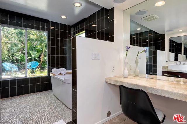 2224 Hercules Drive, Los Angeles CA: https://media.crmls.org/mediaz/e8fa2806-db88-4256-92ce-63126701ad15.jpg