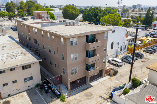 1625 Butler Avenue, Los Angeles CA: https://media.crmls.org/mediaz/e8fae1f5-f267-45f0-a77d-5c0018eec095.jpg
