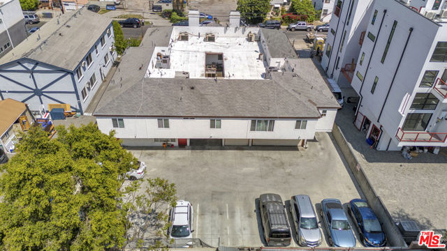 5621 Klump Avenue, North Hollywood CA: https://media.crmls.org/mediaz/e8fb2e3c-27d9-4b64-bd91-c66aebb2f03c.jpg