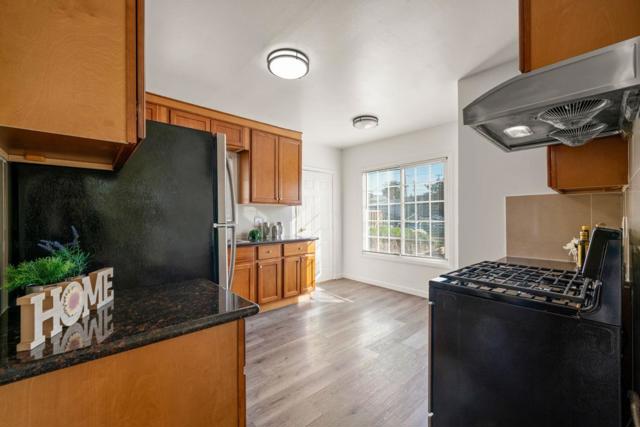 2523 23rd Avenue, Oakland CA: https://media.crmls.org/mediaz/e8fbad92-dda5-40bf-8686-f59eb7054c77.jpg