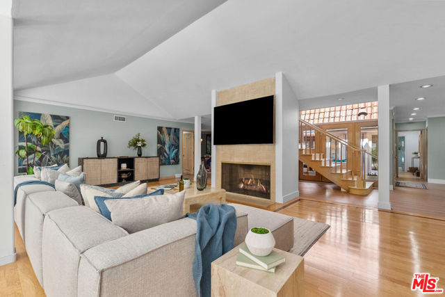 2103 N Hobart Boulevard, Los Angeles CA: https://media.crmls.org/mediaz/e8fbeaef-2917-4a97-b4b5-801a518658a9.jpg