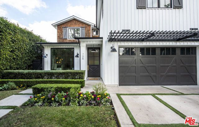 726 N Alta Vista Boulevard, Los Angeles CA: https://media.crmls.org/mediaz/e8fbf91d-98f6-423c-bd26-c4de2ae0be13.jpg