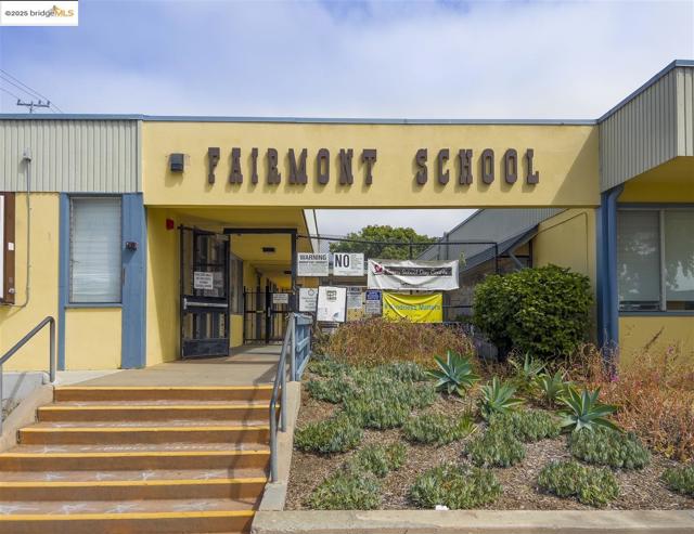 1009 Richmond st, El Cerrito CA: https://media.crmls.org/mediaz/e8fc270e-4ae7-4873-91c4-2f7251c7d78b.jpg