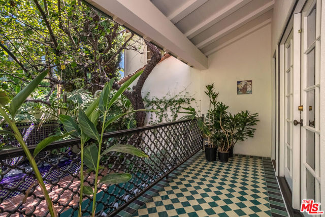 1811 Courtney Avenue, Los Angeles CA: https://media.crmls.org/mediaz/e8fc594c-e65c-484b-bd7a-7b87c1d066c7.jpg