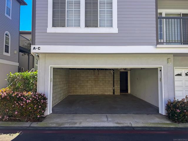 8625 Via Mallorca, La Jolla CA: https://media.crmls.org/mediaz/e8fcc168-14eb-439e-9e7d-c6da3266d91d.jpg