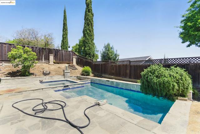 6223 Valroy Dr, San Jose CA: https://media.crmls.org/mediaz/e8fccd12-b016-465d-936a-aca177d5f570.jpg
