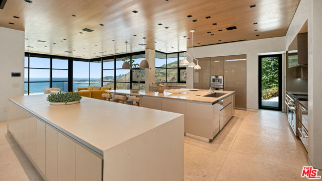 5012 Carbon Beach Terrace, Malibu CA: https://media.crmls.org/mediaz/e8fd03f9-6090-4a2b-962c-bb3101102020.jpg