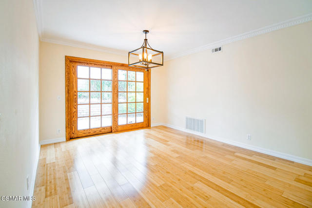 2111 Peak Place, Thousand Oaks CA: https://media.crmls.org/mediaz/e8fd595f-5c46-42a0-b881-17a58bc3c620.jpg