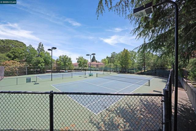 160 Eastridge Dr, San Ramon CA: https://media.crmls.org/mediaz/e8fdf686-894c-4236-a7e8-f5848a2ffeba.jpg