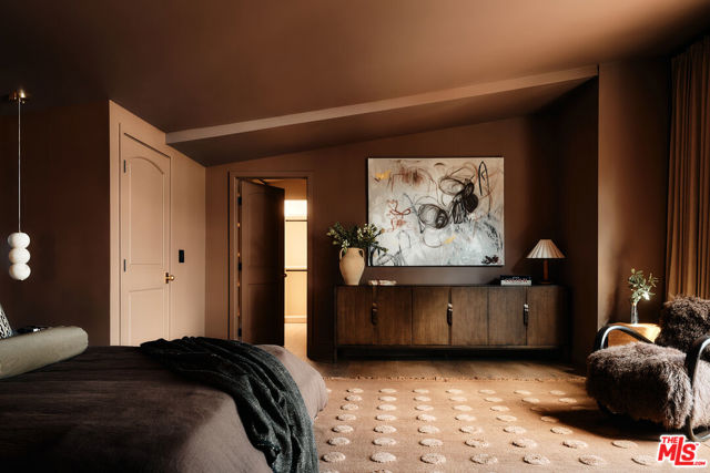 1524 Sunset Plaza Drive, Los Angeles CA: https://media.crmls.org/mediaz/e8fe110e-a89d-47c0-b5db-668c5916ca55.jpg