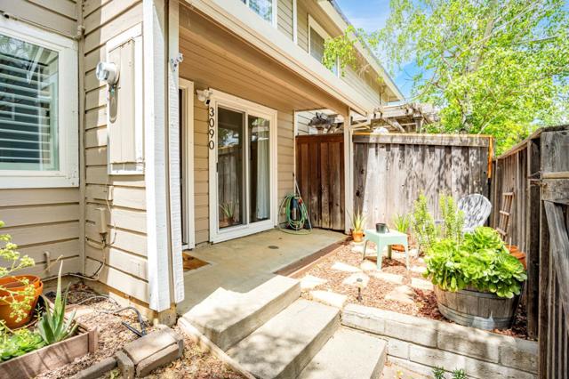 3090 Woods Circle, Davis CA: https://media.crmls.org/mediaz/e8ffbc33-d563-4ef4-82df-36f1d4d07b70.jpg
