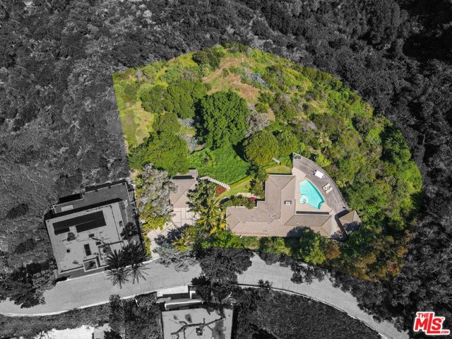 Image 35 of 36 For 1000 Stradella Road