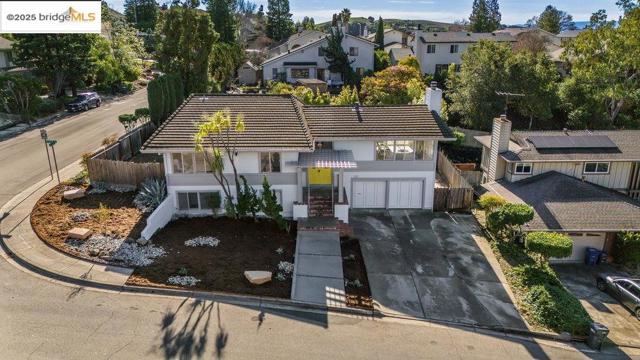 3459 Pinewood Dr, Hayward CA: https://media.crmls.org/mediaz/e900ab9f-2e27-4e4f-964d-747c71320879.jpg