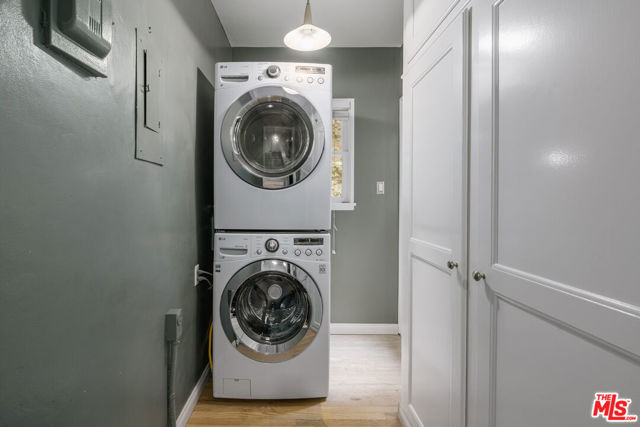 5919 Tuxedo Terrace, Los Angeles CA: https://media.crmls.org/mediaz/e900f0f0-6b5f-4481-bff5-fd4c22331a7c.jpg