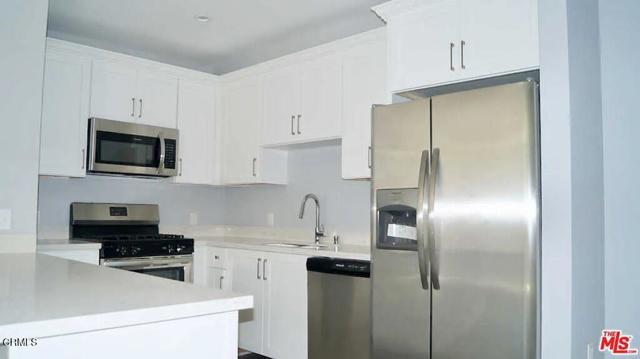 Detail Gallery Image 6 of 15 For 1111 Echo Park Ave #303,  Los Angeles,  CA 90026 - 1 Beds | 1 Baths