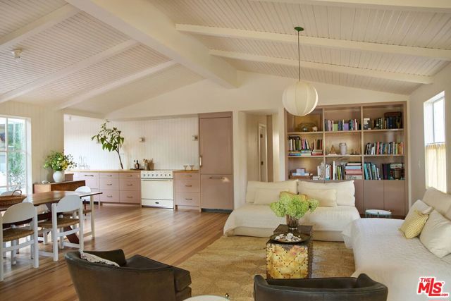 212 Paradise Cove Road, Malibu CA: https://media.crmls.org/mediaz/e901dc6a-968a-4cc6-9ed4-daa501767c17.jpg