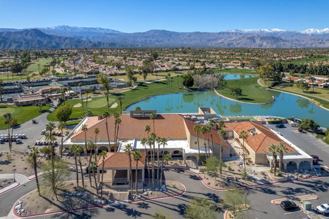 40155 Baltusrol Circle, Palm Desert CA: https://media.crmls.org/mediaz/e902099f-0256-4af2-82bf-4dee523f30f2.jpg