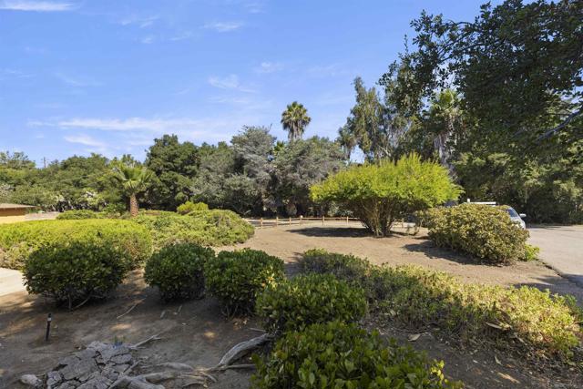 1217 Monte Vista Dr, Vista CA: https://media.crmls.org/mediaz/e9026f36-4af4-4ca0-afff-08e4aa6ea82b.jpg