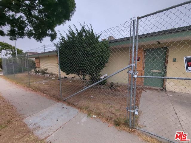 5809 Chariton Avenue, Los Angeles, California 90056, 3 Bedrooms Bedrooms, ,3 BathroomsBathrooms,Single Family Residence,For Sale,Chariton,24451535