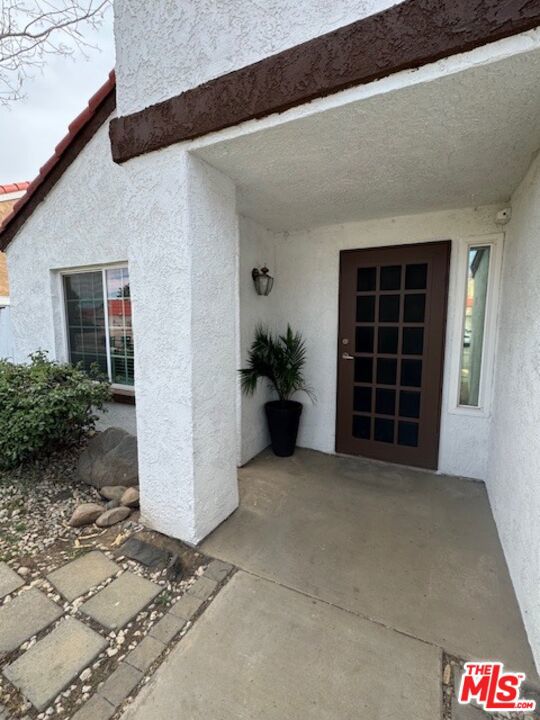 4026 Kona Court, Palmdale CA: https://media.crmls.org/mediaz/e903b9b8-d8fb-4d1e-adf7-186ab6a48c86.jpg
