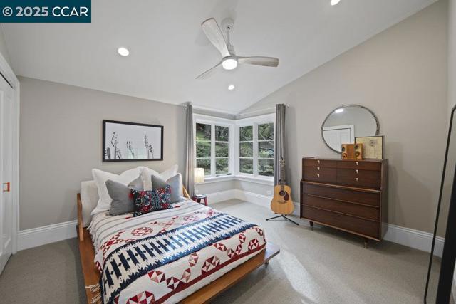 15 Cascade Ln, Orinda CA: https://media.crmls.org/mediaz/e90412ea-8e29-494a-9453-bed5a800fcc8.jpg