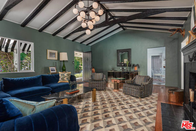 148 W Camino Descanso, Palm Springs, CA 92264