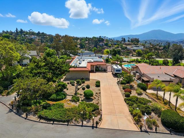 4343 Avenida Gregory, Spring Valley CA: https://media.crmls.org/mediaz/e904ea5e-99c8-4cd3-b69b-ac5d1bfce945.jpg