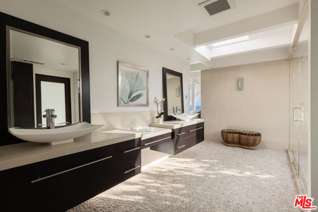 Image 21 of 32 For 31522 Broad Beach Road