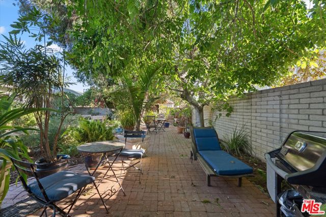 7667 Chisholm Avenue, Van Nuys CA: https://media.crmls.org/mediaz/e905b417-a396-4553-88a6-ae786c57ae73.jpg