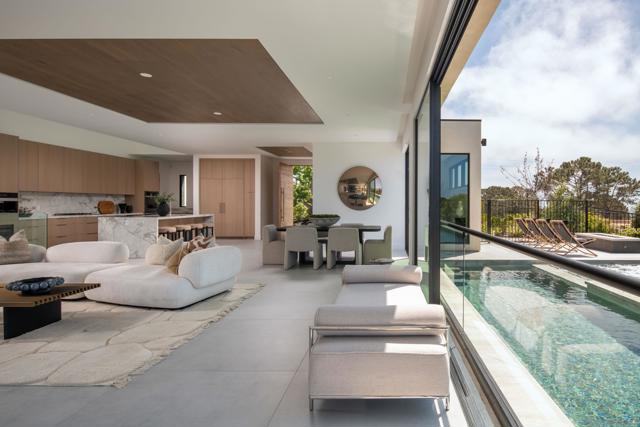 722 Amphitheatre Dr, Del Mar CA: https://media.crmls.org/mediaz/e905c878-92f8-4e9c-af65-9c028b845323.jpg