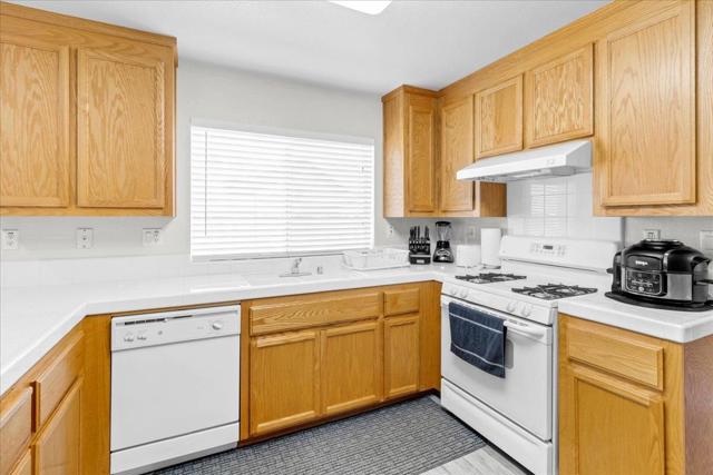 1851 Burgundy Circle, Gonzales CA: https://media.crmls.org/mediaz/e90643f6-62f1-42a0-bf47-ddf624214d5b.jpg