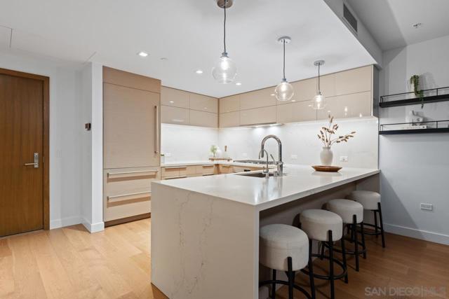 888 W E St, San Diego CA: https://media.crmls.org/mediaz/e9066370-ff0a-4016-baaa-6a0cda64ba94.jpg