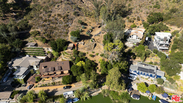 2100 Lakeshore Drive, Agoura Hills CA: https://media.crmls.org/mediaz/e906b3ea-1ebd-4f9a-8c0d-c84f7712feb8.jpg