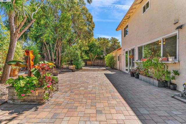 38 Barcelona Pl, Danville CA: https://media.crmls.org/mediaz/e907122d-d615-4390-900d-bad09f68aed5.jpg