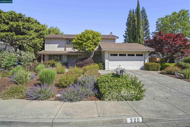220 Daylight Pl, Danville CA: https://media.crmls.org/mediaz/e9073963-451f-49e6-a0bb-ef52f281cd02.jpg