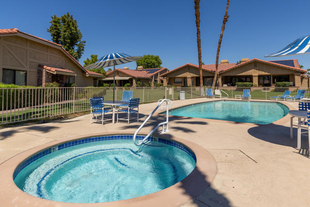 81 Camino Arroyo Place, Palm Desert CA: https://media.crmls.org/mediaz/e9076602-eef9-49c2-97f7-7c1e0969a83f.jpg